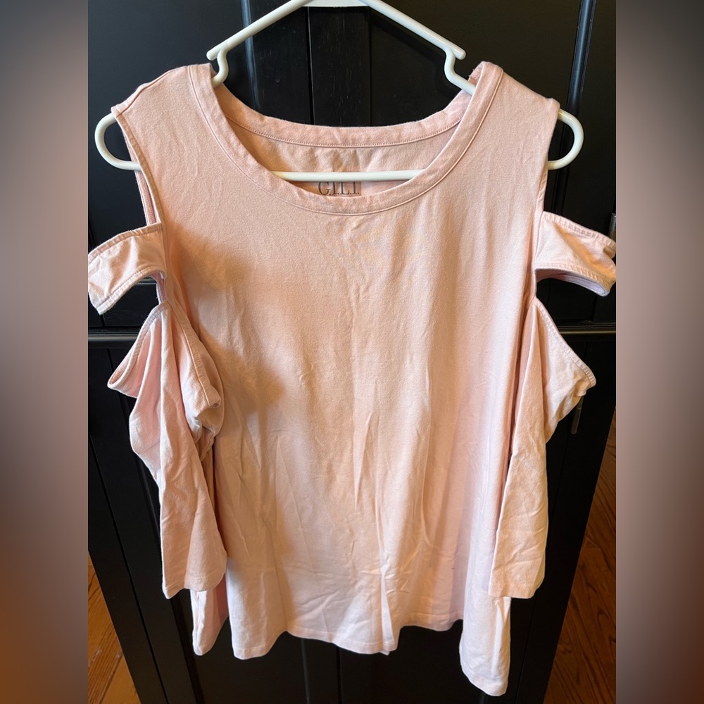 Cold Shoulder 3/4 sleeve top
